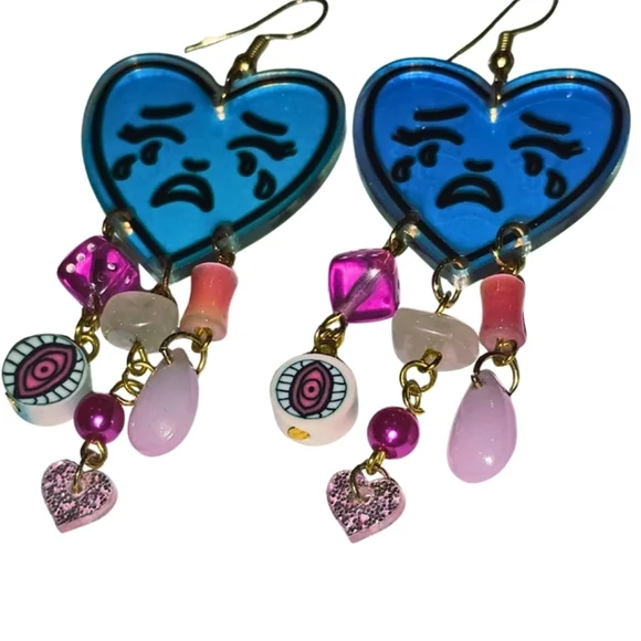 cry baby resin dangle earrings with pink beads - Picture 2 of 5